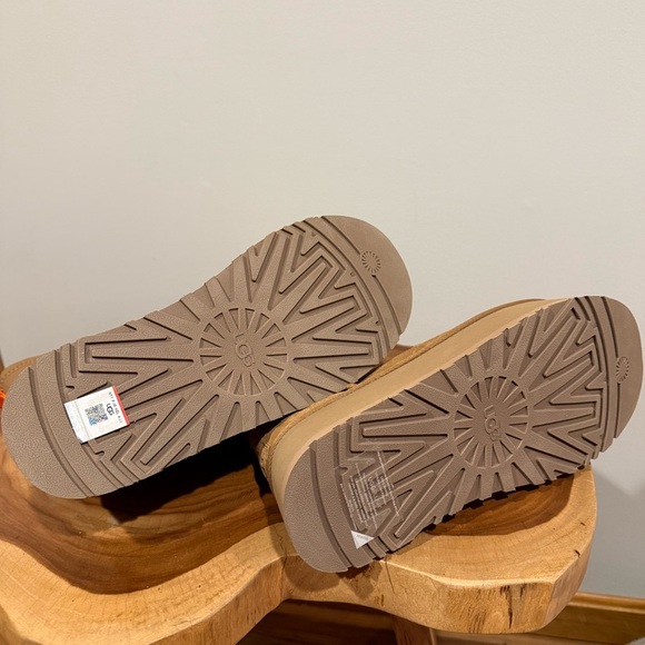 UGG classic dipper NWT - Picture 6 of 6